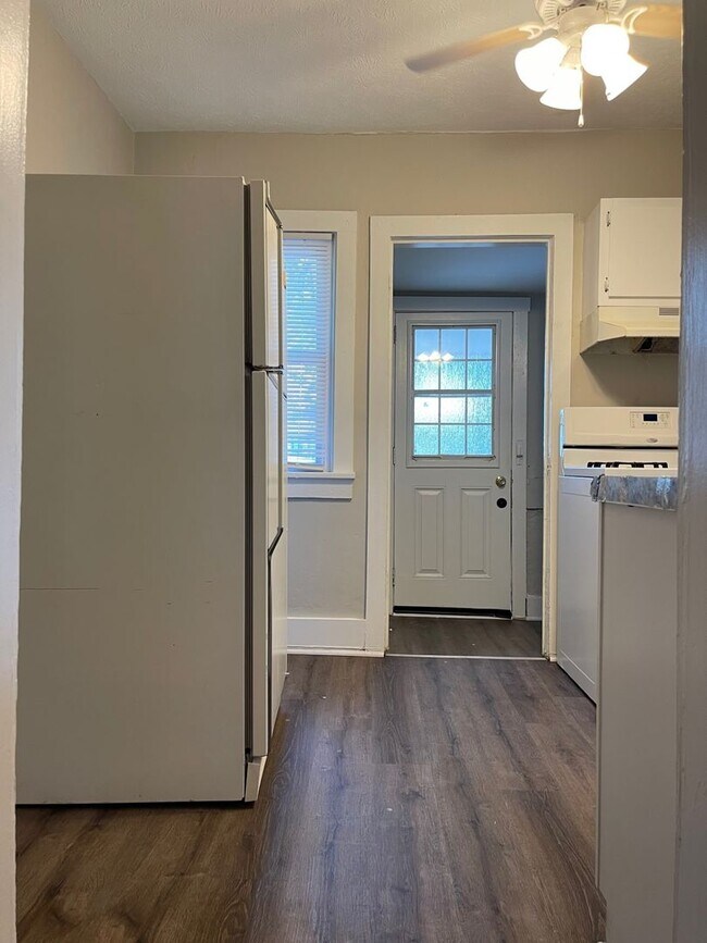 Building Photo - Recently Remodeled 3 Bedroom House Availab...
