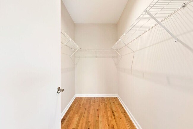 Building Photo - 450 Pompton Ave