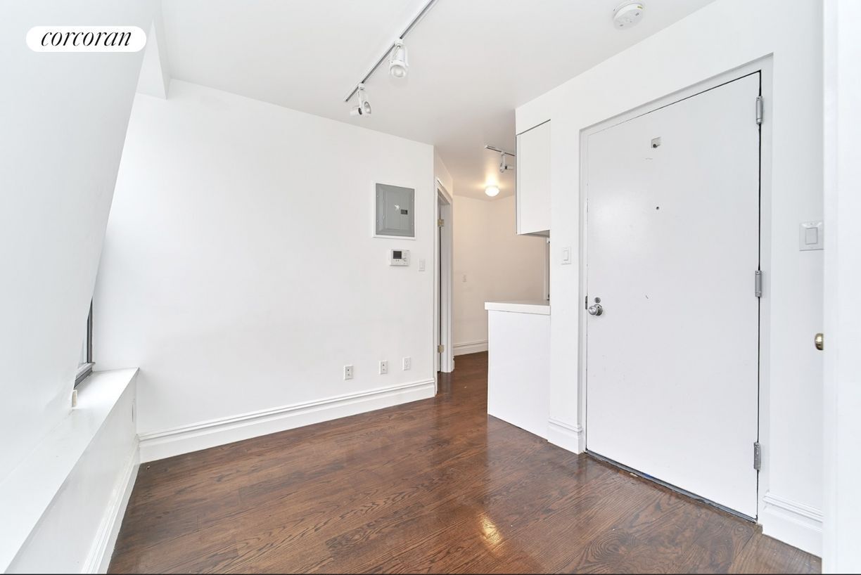 Primary Photo - 224 W 13th St
