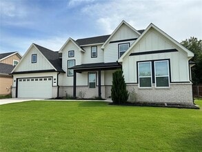 Building Photo - 306 Village Way