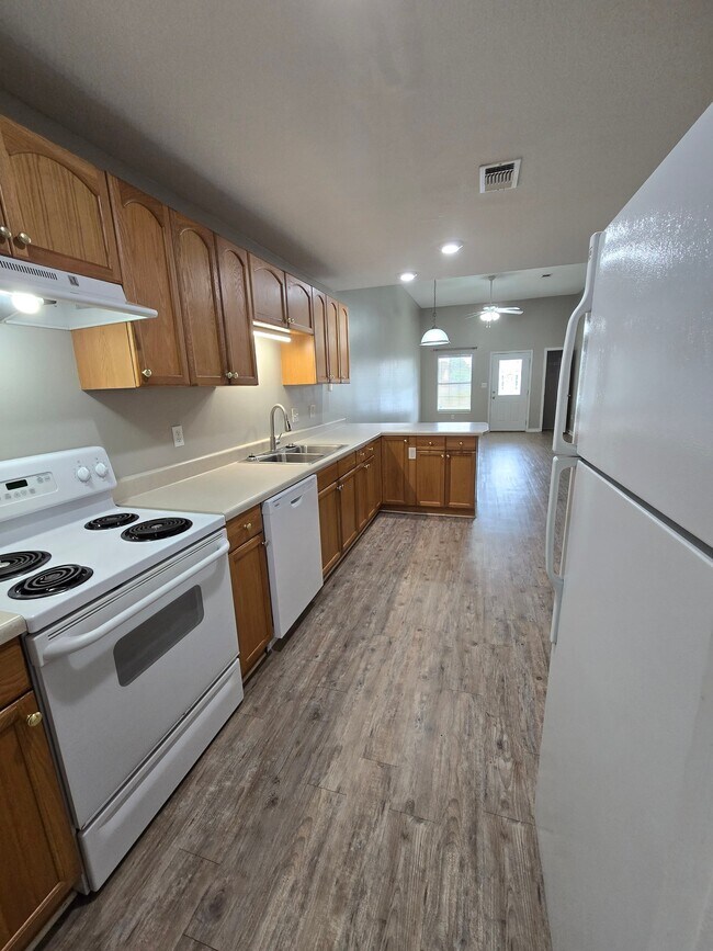 Foto del edificio - 15127 Deer Creek Dr