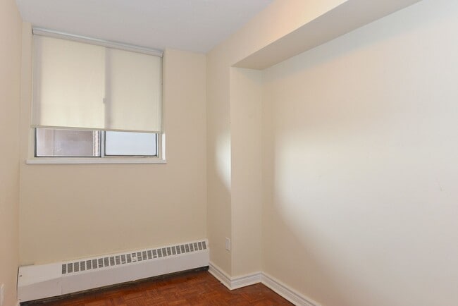 Building Photo - 230 Oak St