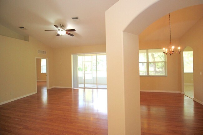 Building Photo - Spacious 3 Bedroom 2 Bath Home for Rent in...