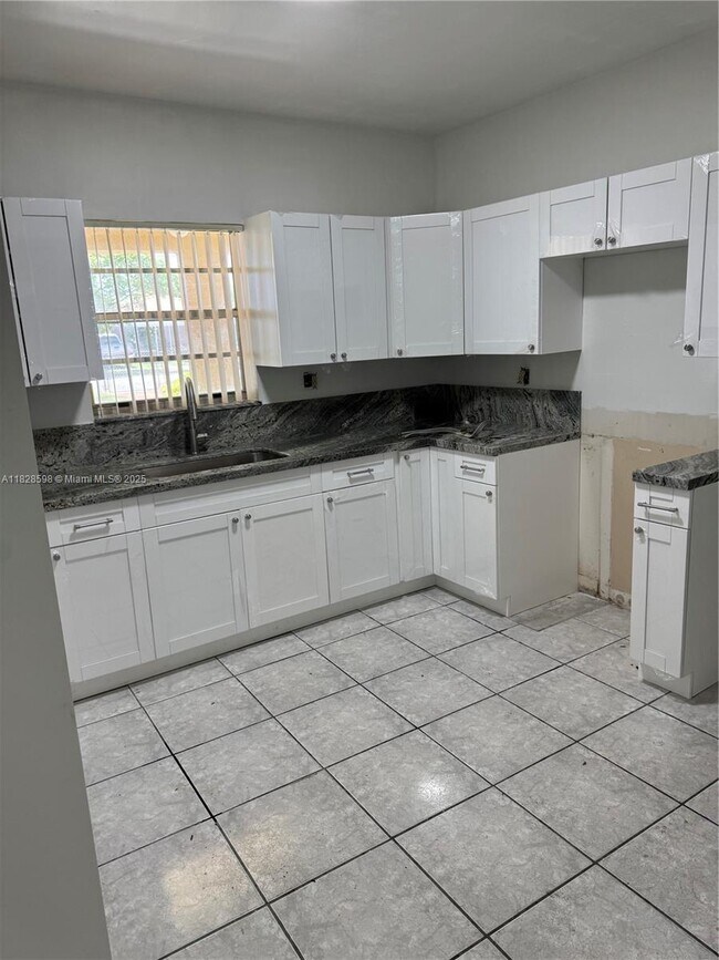 Foto del edificio - 613 NW 58th Ave