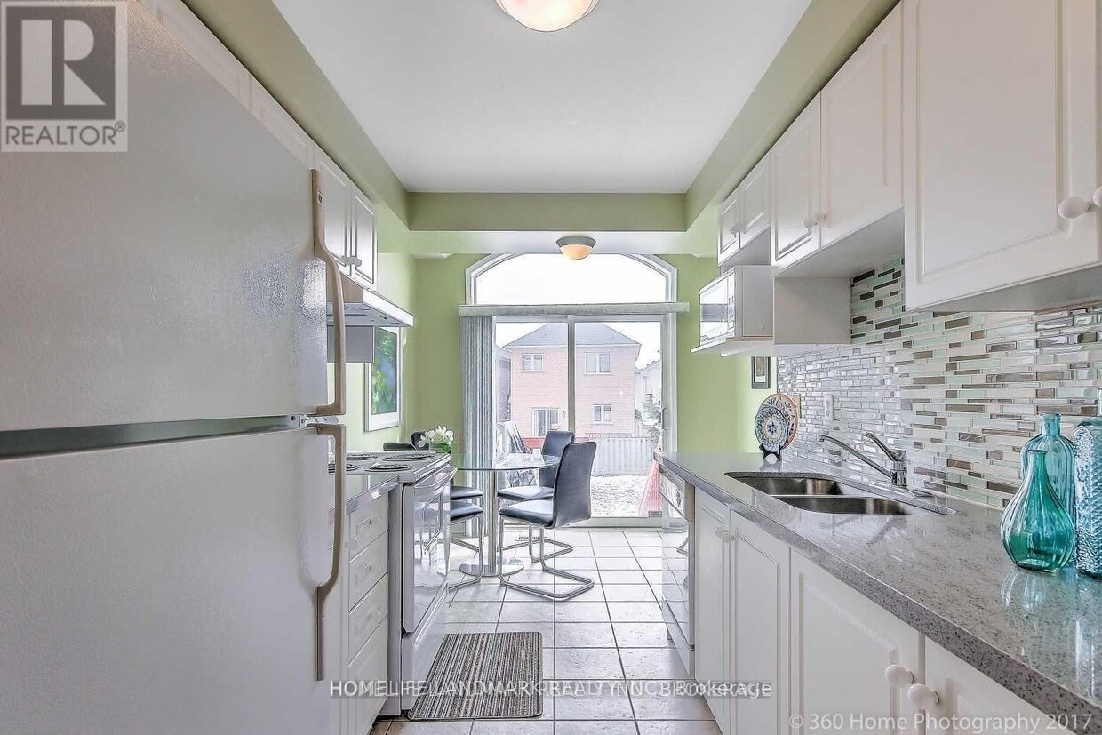 Primary Photo - 5 Silver Stream Ave