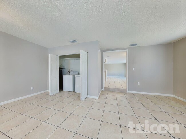 Building Photo - 5811 Oxford Dr