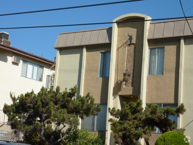 Building Photo - 4429 Prospect Ave