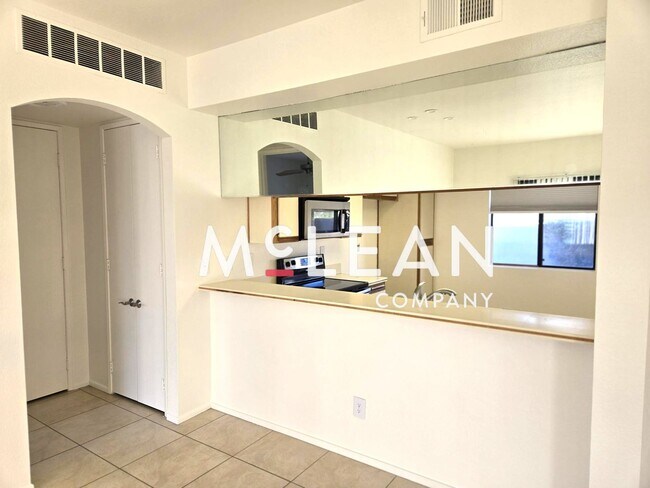 Foto del edificio - Beautiful Dual Primary Suite 2-Bedroom Condo in the Desert Princess Community