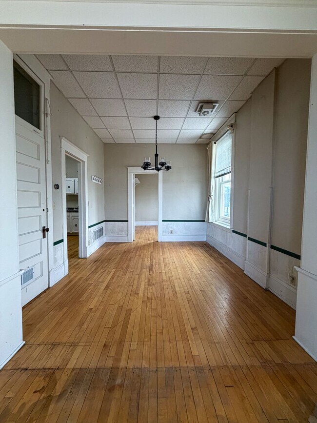 Foto del edificio - 304 Demers Ave