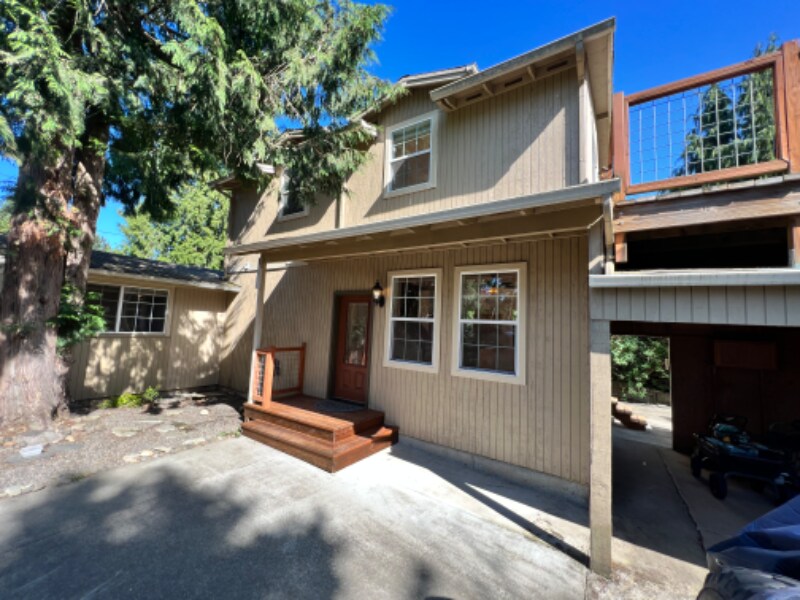 Primary Photo - 765 SE Roberts Ave