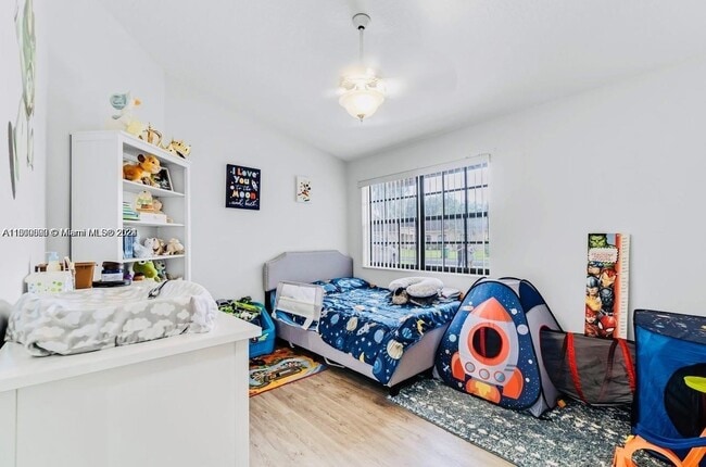 Foto del edificio - 6981 W Wedgewood Ave