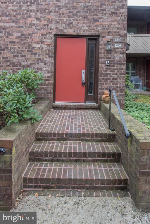 Building Photo - 1208 Mountainview Dr