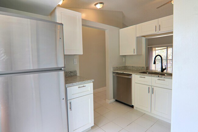 Building Photo - 719 Gardens Dr