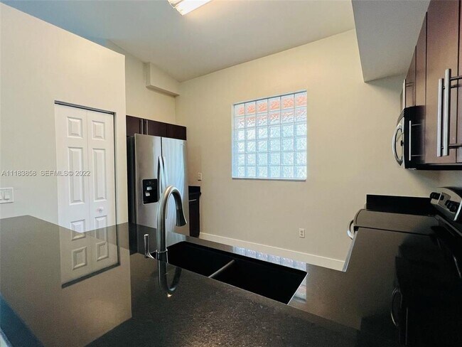 Foto del edificio - 6944 SW 39th St