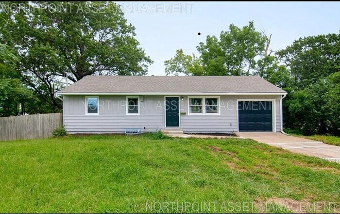 Foto principal - 3 bed, 1 bath, open layout available now!