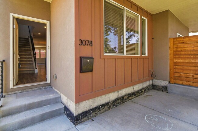 Building Photo - $3,840.95 - 4 bed, 3.5 bath Updated Townhome in Englewood!