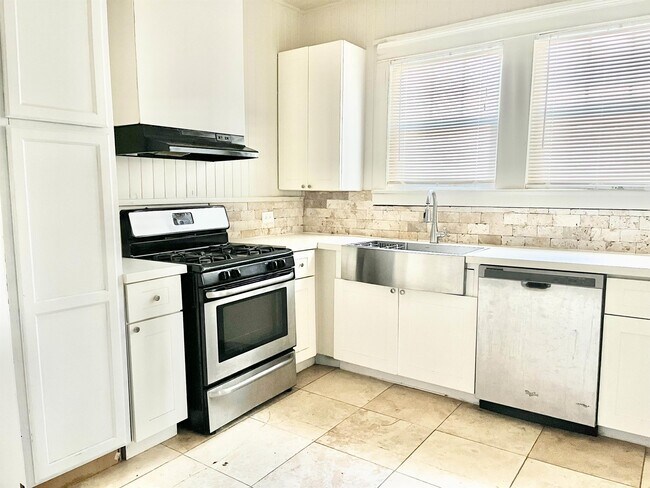 Foto del edificio - 2921 North Blvd