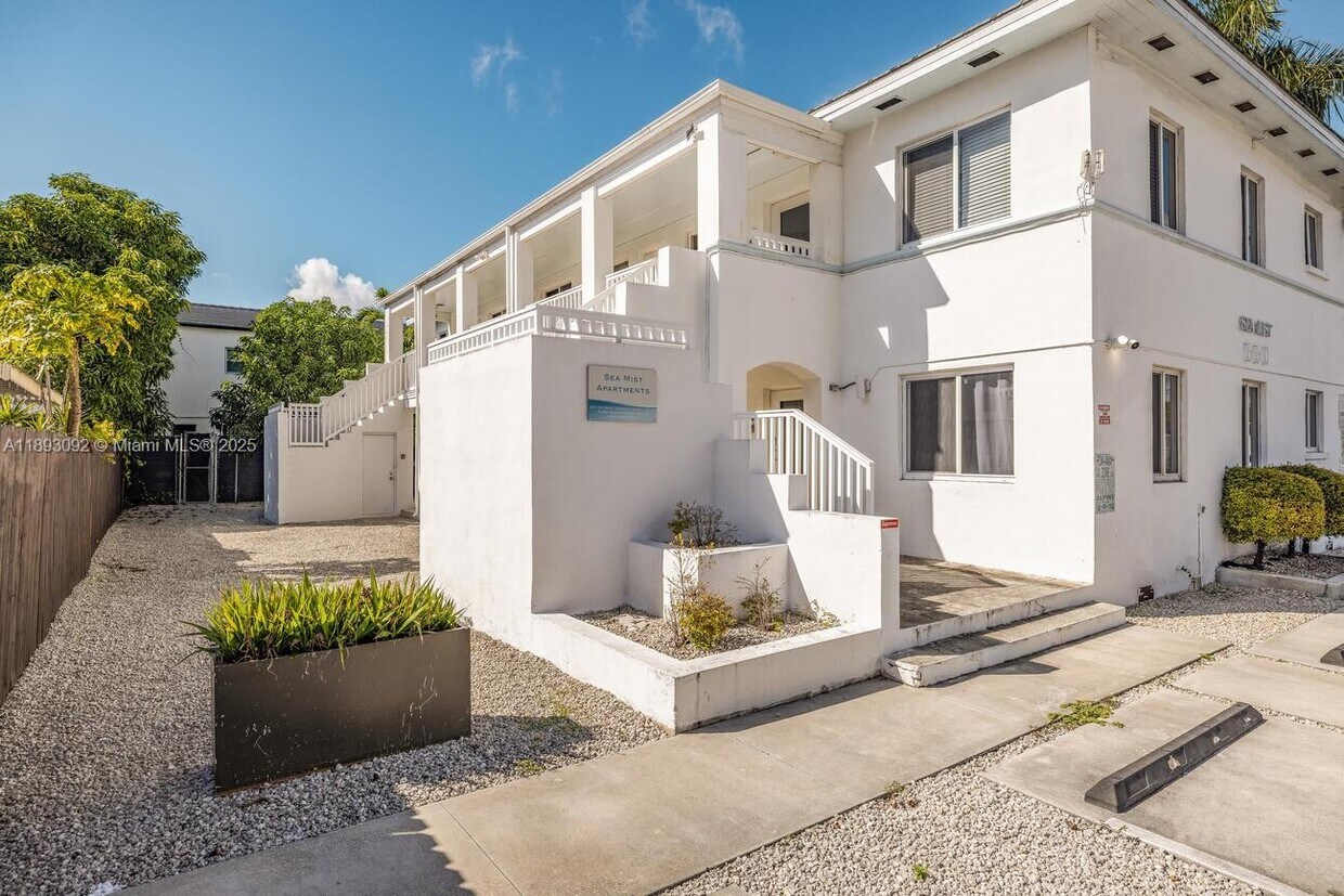 Foto principal - 550 NE 82nd Terrace