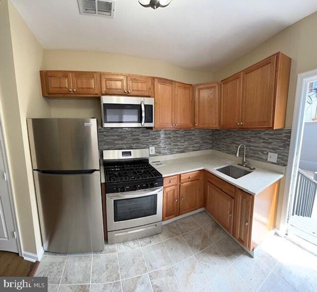 Recently Renovated 3-Bedroom Home in South... - Recently Renovated 3-Bedroom Home in South...