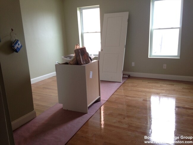 Building Photo - 4 Kearsarge Ave