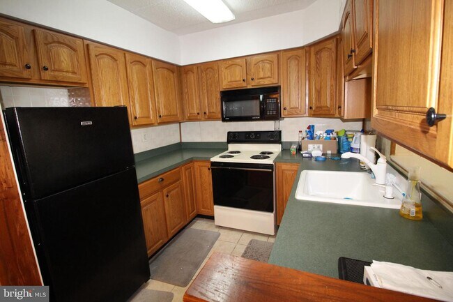 Building Photo - 170 Woodstream Dr