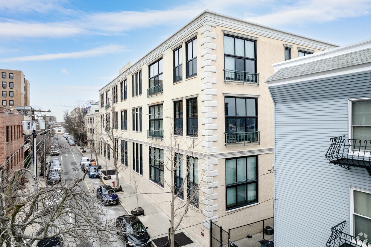 Gregory Commons Condominiums 518530 Gregory Ave Weehawken, NJ