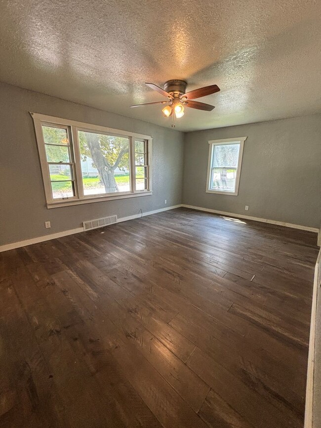 Building Photo - 2 bedroom, 1 bathroom home