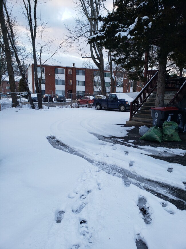 Building Photo - 108 Belair St