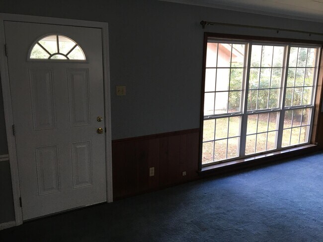 Foto del edificio - 400 Hundred Oaks Dr