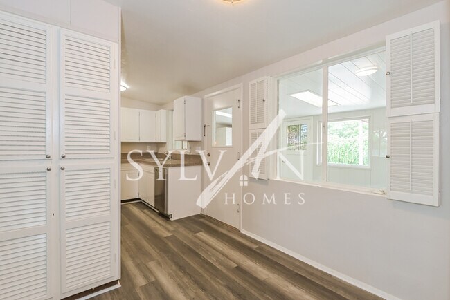 Building Photo - Recently upgraded brick home ready to rent!