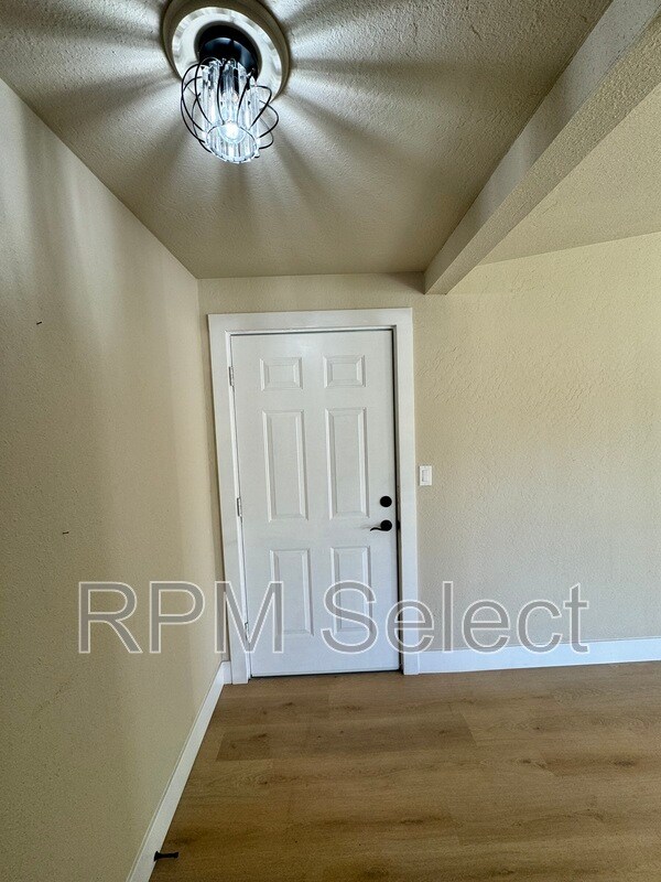 Foto del edificio - 6551 Channing Dr