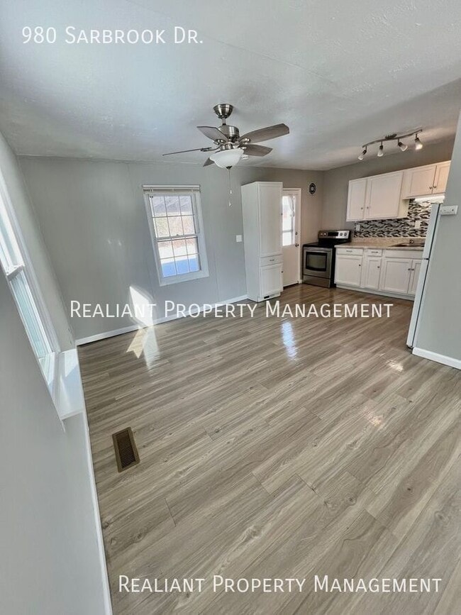 Foto del edificio - 980 Sarbrook Dr