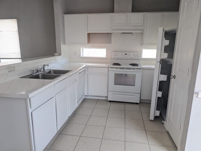 Building Photo - 6289 Wilcrest Dr