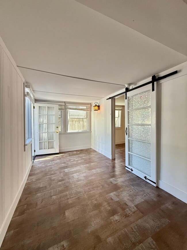 Building Photo - 315 1st St