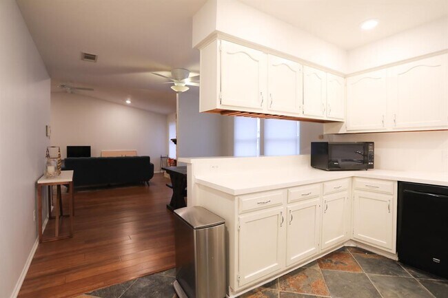 Foto del edificio - 12315 Wycliff Ln