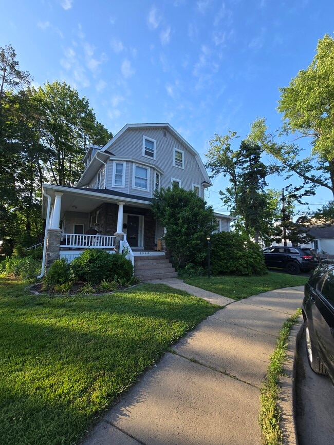 Building Photo - 1562 Woodland Ave