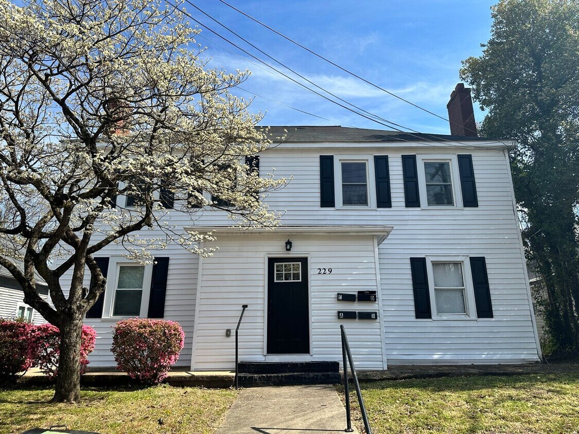 Foto principal - Affordable 1 Bedroom Apartment in Concord!!