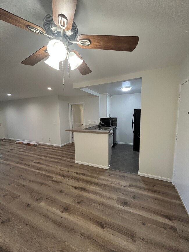 Building Photo - 8650 Gulana Ave