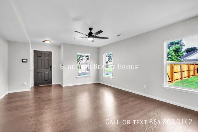 Building Photo - 621 Branch View Dr