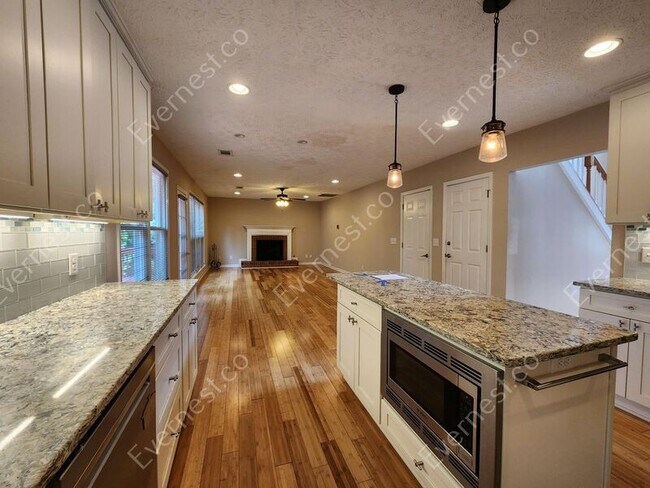 Building Photo - 2113 Chatou Pl