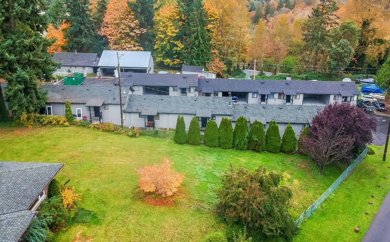 Primary Photo - Skyway Apartments