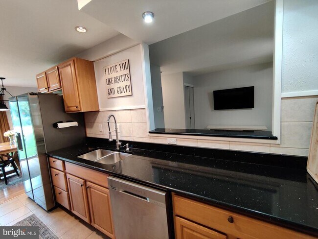 Foto del edificio - 6439 Rockshire St