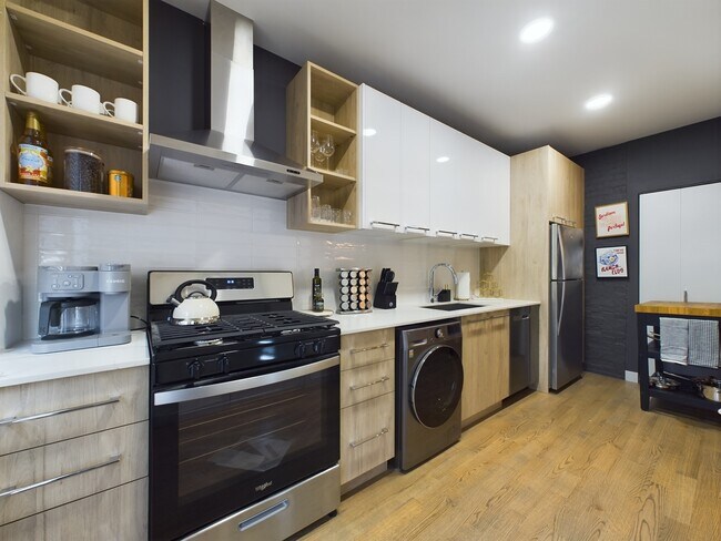 Foto del edificio - 2439 W Walton St