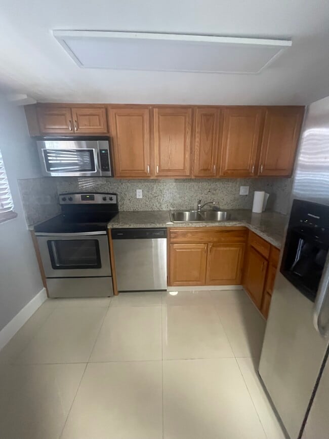 Foto del edificio - 290 W Park Dr