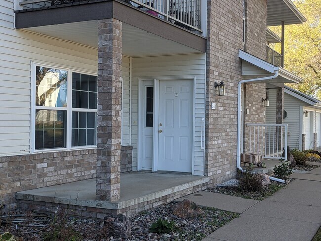 Building Photo - 311 Summit Dr
