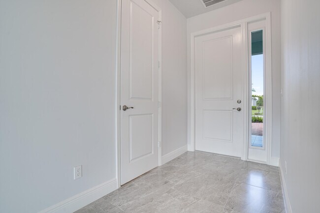 Foto del edificio - 388 SW Vista Lake Dr