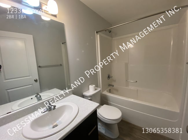 Building Photo - 2 Bed, 1 Bathroom Basement Suite!