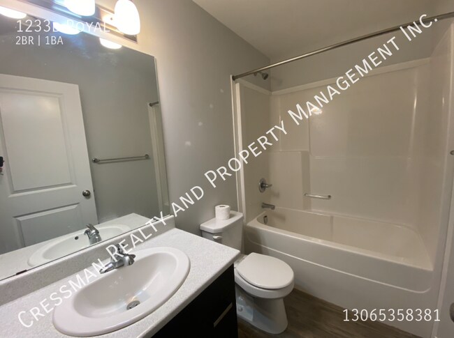 Photo du bâtiment - 2 Bed, 1 Bathroom Basement Suite!