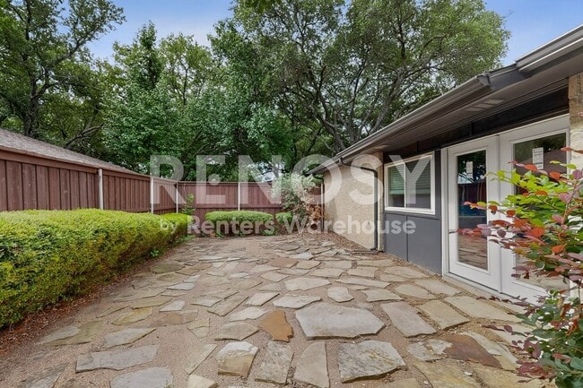 Building Photo - 913 Overdowns Dr