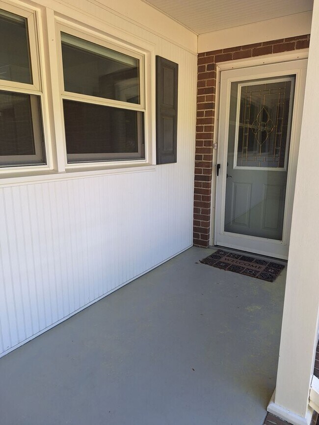 Foto del edificio - 3 bedroom /2 full bathroom- Yorktown